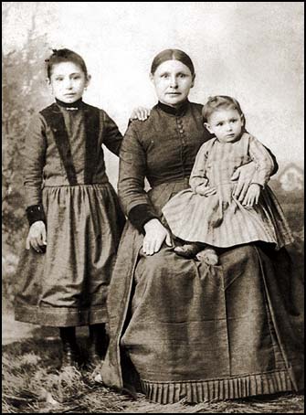 Jennie Rouleau Roubidoux with daughters Carrie and Amanda